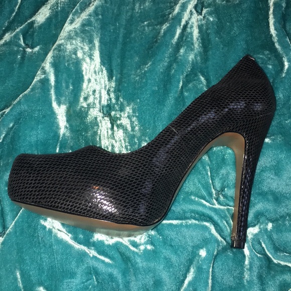 BCBG pumps NWOT - Picture 3 of 4